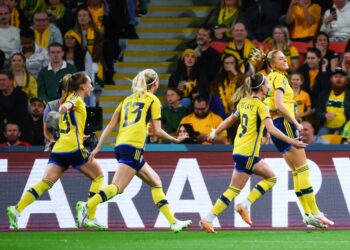 PEMAIN Sweden meraikan jaringan Fridolina Rolfo (No. 18) ketika menentang Australia dalam penentuan tempat ketiga Piala Dunia Wanita di Brisbane, hari ini. - AFP