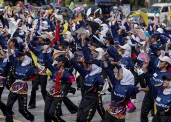 SELEPAS 66 tahun negara merdeka, kita masih meraba-raba identiti nasional bagi mengisi aspirasi pelajar yang kian menebal mengikut jalur kaum. – UTUSAN/FAISOL MUSTAFA