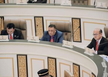 HAMEED Mytheen Kunju Basheer (tengah) dalam Sidang DUN Melaka di Seri Negeri, Ayer Keroh, Melaka.