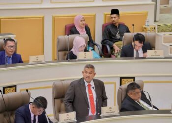 RAIS Yasin ketika sesi pertanyaan lisan Sidang DUN Melaka di Seri Negeri, Ayer Keroh, Melaka.