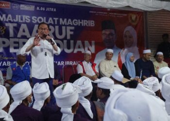 ANWAR Ibrahim berucap pada sesi Taaruf Perpaduan di Jitra, Kubang Pasu.