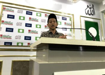 NIK Bahrum Nik Abdullah semasa sidang akhbar harian PN sempena PRN di Pejabat Perhubungan Kelantan, Kota Bharu, Kelantan hari ini-UTUSAN/ROSLIZA MOHAMED