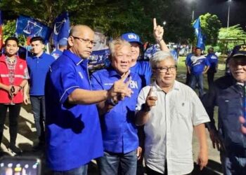 BUNG Moktar Radin (tengah) semasa menghadiri ceramah perdana di PDM Taman Bahau, Negeri Sembilan semalam
