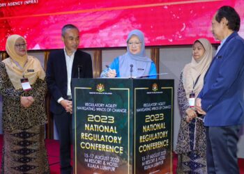 ZALIHA Mustafa merasmikan National Regulatory Conference 2023 di M Resort & Hotel Kuala Lumpur.-UTUSAN/SADDAM YUSOFF
