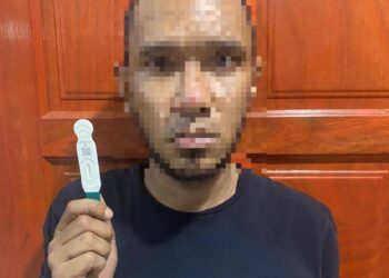 SUSPEK yang juga penagih dadah ditahan di Kuala Lumpur dan direman sehingga Selasa depan bagi membantu siasatan mengikut Seksyen 457 Kanun Keseksaan.