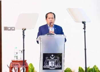 AHMAD Maslan berucap pada Program Jelajah Timbalan Menteri Kewangan I di Seri Negeri, Ayer Keroh, Melaka.