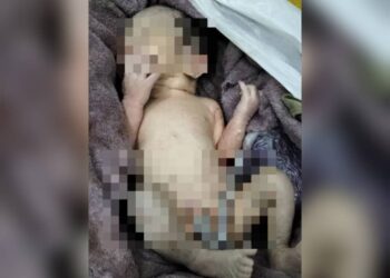 BAYI perempuan yang masih bernyawa dipercayai ditinggalkan ibu kandungnya dalam tong sampah berhampiran Flat Langkawi, Pantai Emas Klebang, Melaka.