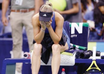 REAKSI Caroline Wozniacki selepas mengalahkan Petra Kvitova pada pusingan kedua Terbuka AS di Pusat Tenis Nasional USTA Billie Jean King, New York semalam. – AFP