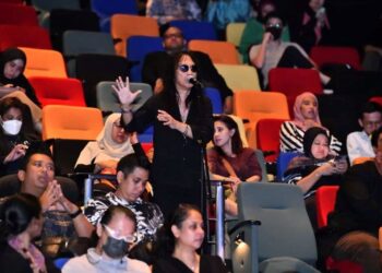 SESI Town Hall Industri Kreatif : Industri Muzik bersama Menteri  Komunikasi Digital, Fahmi Fadzil pada 17 Mac lalu diharap dapat mengubah masa depan industri muzik. – FB Fahmi FADZIL