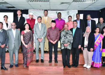 RAIS Yatim (baris depan, enam dari kanan) hadir dalam Persidangan Antarabangsa Malaysia dan India anjuran Persatuan Warisan Malaysia-India dengan kerjasama Suruhanjaya Tinggi India di ibu negara,  19 Ogos lalu.