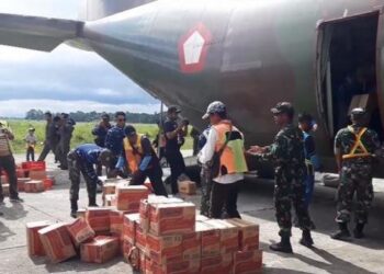 PIHAK berkuasa Indonesia akan menghantar bekalan makanan kepada penduduk Papua pada minggu ini. - AGENSI