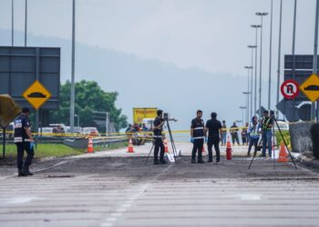 OPERASI pencarian dan siasatan di kawasan kejadian kapal terbang terhempas, di Elmina, di sini hari ini. -UTUSAN/SHIDDIEQIIN ZON