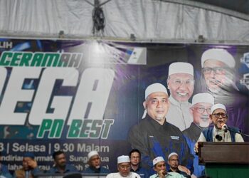 ABDUL HADI Awang ketika berucap sempena program Ceramah Mega PN Best di Jalan Permatang Sungai Dua, Tasek Gelugor, Pulau Pinang malam tadi.