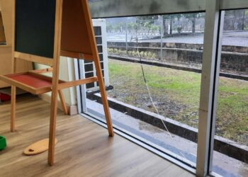 KEADAAN dinding sebuah bilik yang retak di Perpustakaan Awam Daerah Gombak yang menempatkan zon kreatif untuk kanak-kanak. – IHSAN PEMBACA