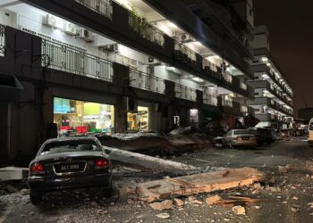 Kesan struktur rasuk pada bumbung sebuah bangunan komersial empat tingkat yang runtuh dan menghempap 10 kenderaan di Kuchai Lama dua hari lepas.