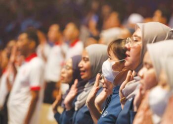 UNTUK mengekalkan integriti dan profesionalisme dalam perkhidmatan awam, perlindungan pemberi maklumat dan menggalakkan pelapor rasuah amat perlu.