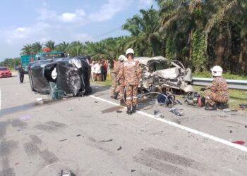 KEADAAN kereta jenis Perodua Kancil dan pacuan empat roda yang remuk dalam kemalangan di  Kilometer 22, Jalan Dungun-Bukit Besi, berhampiran Kampung Padang Pulut, Dungun, petang tadi. 
