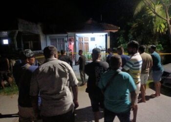 SEORANG lelaki mati dibunuh anak lelakinya dalam kejadian di Taman D'Ambang Kota, Lukut, Port Dickson, Negeri Sembilan, tengah malam tadi.