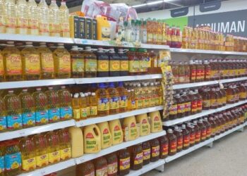 TINJAUAN mendapati minyak masak botol penuh di pasaran, manakala minyak masak peket masih sukar diperoleh.