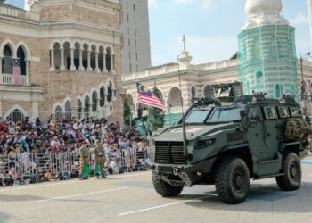 SERUAN mengutamakan pembelian barangan buatan Malaysia termasuk peralatan ketenteraan harus didukung secara nyata oleh pemimpin, kerajaan dan rakyat. – UTUSAN/MUHAMAD IQBAL ROSLI