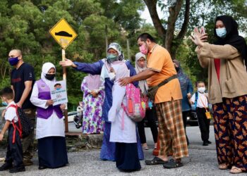 LAGI banyak perhatian dan fokus ibu bapa berikan kepada anak-anak, lagi banyak kebaikan yang dapat diperoleh. – GAMBAR HIASAN/ZULFADHLI ZAKI