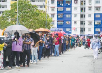 RAKYAT yang mengundi dalam pilihan raya mahu pembangunan berkesan, bukan lagi beribu alasan. – GAMBAR HIASAN/SHIDDIEQIIN ZON