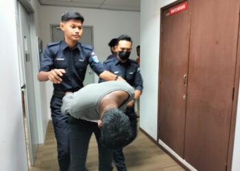 G. GANESAN mengaku tidak bersalah di Mahkamah Majistret Ipoh hari ini atas pertuduhan melakukan ugutan jenayah terhadap isterinya. - UTUSAN