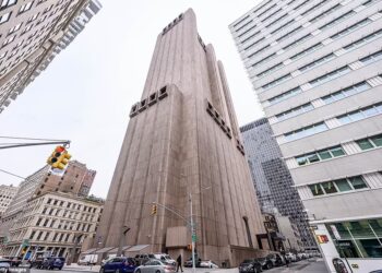 BANGUNAN pencakar langit tidak bertingkap yang mencetus pelbagai misteri di 33 Thomas Street di New York.-AGENSI