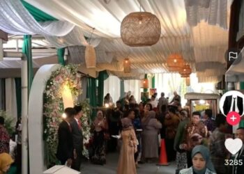 TANGKAP layar video majlis persandingan yang diadakan di pasar awam Ngijon di Sleman, Yogyakarta. - AGENSI