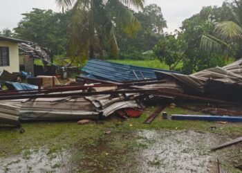 BEBERAPA kawasan di pusat bandar termasuk di kawasan Komtar dilanda banjir kilat susulan hujan lebat yang melanda Pulau Pinang, awal pagi tadi.