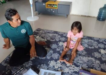 SAMSUL Arif sedih anak perempuannya kini buta gara-gara dibuli pelajar senior bulan lalu.-AGENSI