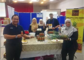 SOS cili nenas antara produk dihasilkan oleh penyelidik Universiti Teknologi Malaysia (UiTM) yang boleh dikomersialkan.