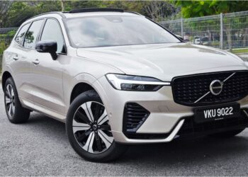 VOLVO XC60 memiliki serba lengkap keperluan pemanduan.