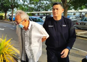 SEORANG pemandu e-hailing berusia 63 tahun mengaku bersalah di Mahkamah Sesyen Butterworth, Pulau Pinang hari ini atas dakwaan mencabul anak perempuan kandungnya tahun lepas. - Pic: IQBAL HAMDAN