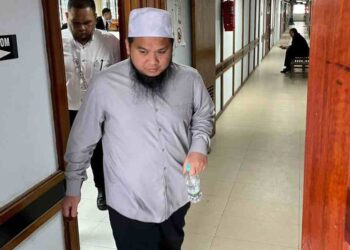 EBIT Lew semasa menghadiri perbicaan di Mahkamah Majistret Tenom hari ini