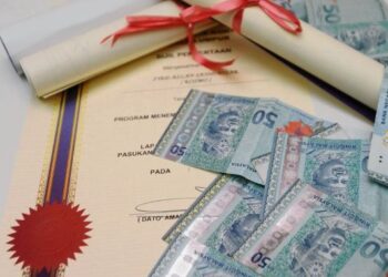 SINDIKET menawarkan ijazah pantas ala mi segera menawarkan ijazah ‘tinggi’ sama ada secara hadir atau hanya secara dalam talian dengan kelas selama beberapa jam.