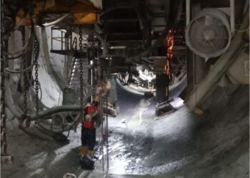 KERJA-kerja mengorek terowong menggunakan me­sin pengorek terowong giat dilakukan di projek Laluan Rel Pantai Timur (ECRL) antara Bentong ke Gombak di Seksyen Tujuh, Bukit Tinggi, Bentong, Pahang. - FOTO/HARIS FADILAH AHMAD