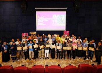 ANTARA peserta projek LEOD menerima kontrak pembekalan untuk pasaran orkid di Dubai di Cyberjaya baru-baru ini.