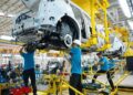 PERMINTAAN kenderaan dijangka kekal berdaya tahan, disokong oleh pelancaran model baharu, promosi menarik serta permintaan berterusan terhadap kereta nasional, EV dan model hibrid. - GAMBAR HIASAN