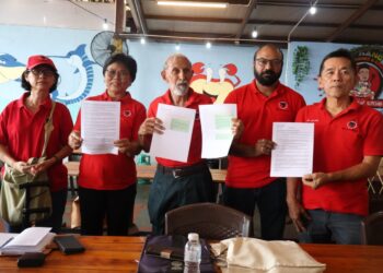 PEMIMPIN PRM Pulau Pinang dalam sidang akhbar menggesa Kerajaan Negeri Pulau Pinang tidak menjalankan kerja-kerja awal projek tambakan laut PSI di George Town, Pulau Pinang hari ini. - Pic: IQBAL HAMDAN