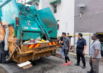 MAYAT bayi perempuan dipercayai cukup sifat ditemukan di dalam sebuah lori sampah di kawasan perumahan flat di Bandar Baru Air Itam, Pulau Pinang pagi tadi.