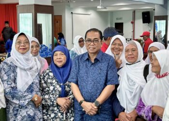 MOHAMED KHALED Nordin pada Majlis Ramah Mesra Pengerusi Perhubungan UMNO Johor Bersama Veteran UMNO Bahagian Bakri, Johor.