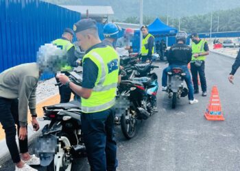 ANGGOTA penguatkuasa JPJ Negeri Sembilan ketika mengadakan Op Khas Motosikal baru-baru ini.