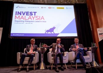ANWAR Ibrahim ketika menyampaikan ucap tama “Regaining Malaysia’s Lead in Asia” (Mengembalikan Penerajuan Malaysia di Asia) pada acara Invest Malaysia New York anjuran Bursa Malaysia di Amerika Syarikat, semalam.