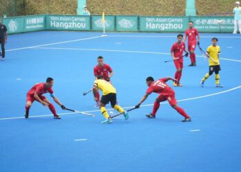 AKSI Malaysia (jersi kuning) ketika menentang Thailand di Stadium Gongshu Canal Sports Park, Hangzhou. - IHSAN ASIAN GAMES HANGZHOU
