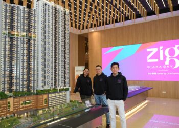 Mardiana Rahayu Tukiran (kiri), Kenny Wong dan Ketua Pegawai Operasi (Pusat), Liong Kok Kit pada hari pelancaran Residensi ZIG Kiara Bay di Kepong, baru-baru ini.