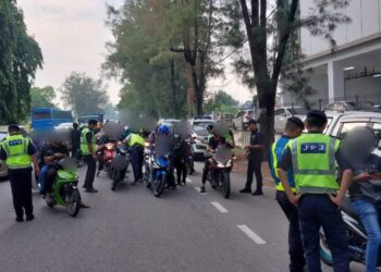 SEBANYAK 25 buah motosikal disita manakala 471 notis saman atas pelbagai kesalahan dan teknikal dikeluarkan oleh JPJ Pulau Pinang dalam Ops Khas Motosikal di beberapa lokasi 'hotspot' di seluruh Pulau Pinang semalam.