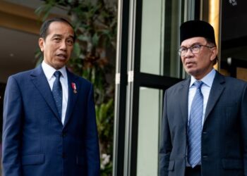 ANWAR IBRAHIM bersama JOKO WIDODO.