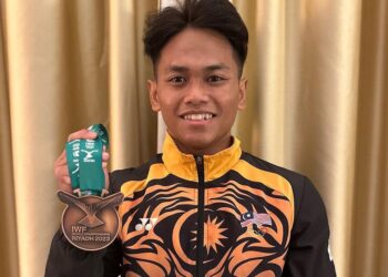 Aniq Kasdan  mencipta kejayaan sensasi meraih pingat gangsa acara clean & jerk pada Kejohanan Angkat Berat Dunia di Riyadh, Arab Saudi semalam.