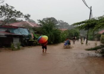 KEADAAN banjir di Kampung Chinggong, Muallim di Tanjung Malim petang tadi. - UTUSAN/IHSAN APM